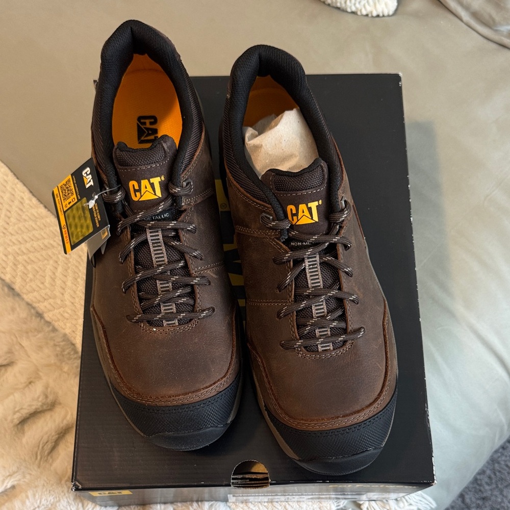 CAT Footwear Men's Black and Brown Shoes 11.5 Wide New in Box